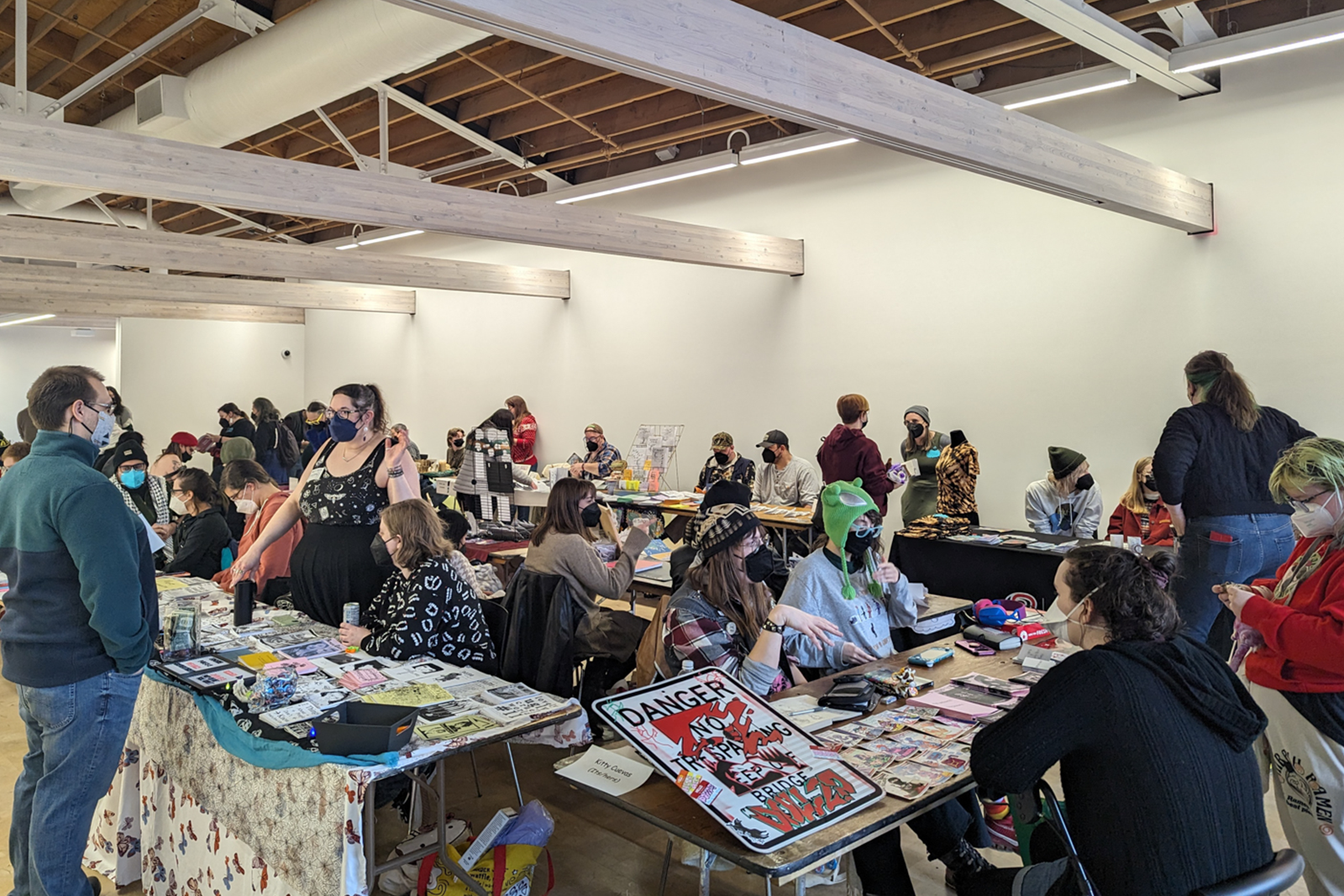 Happenings A wide view of the Alt Pub Omaha Z Ine Fair happening in the Wanda D Ewing Gallery